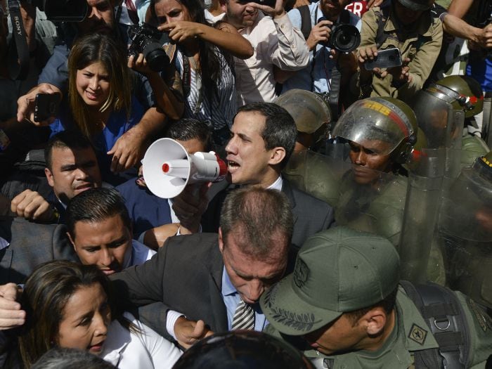 Guaidó saltó las vallas para renovarse como "presidente encargado" de Venezuela