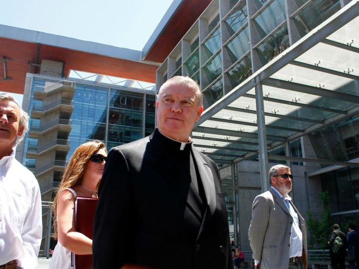 Sacerdote O'Reilly cumple condena por abuso sexual y tiene 72 horas para dejar el país