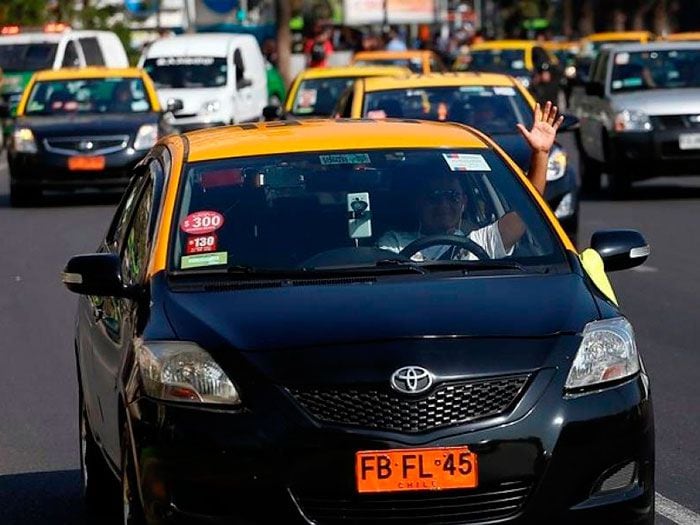 Indignación nacional por cobro abusivo de taxista a turista extranjera