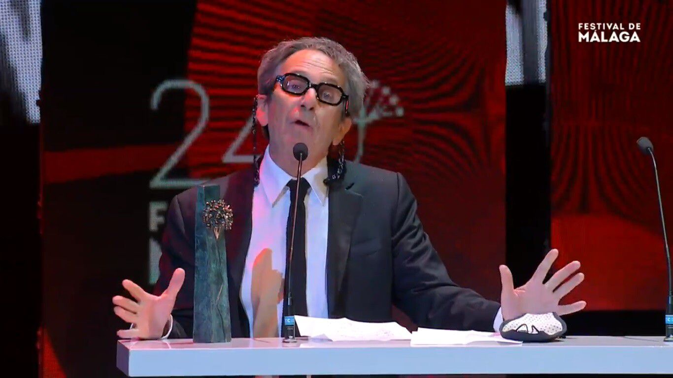 Alfredo Castro recibe importante premio en España y lo dedica a la Convención Constitucional: "Pinochet ha muerto"