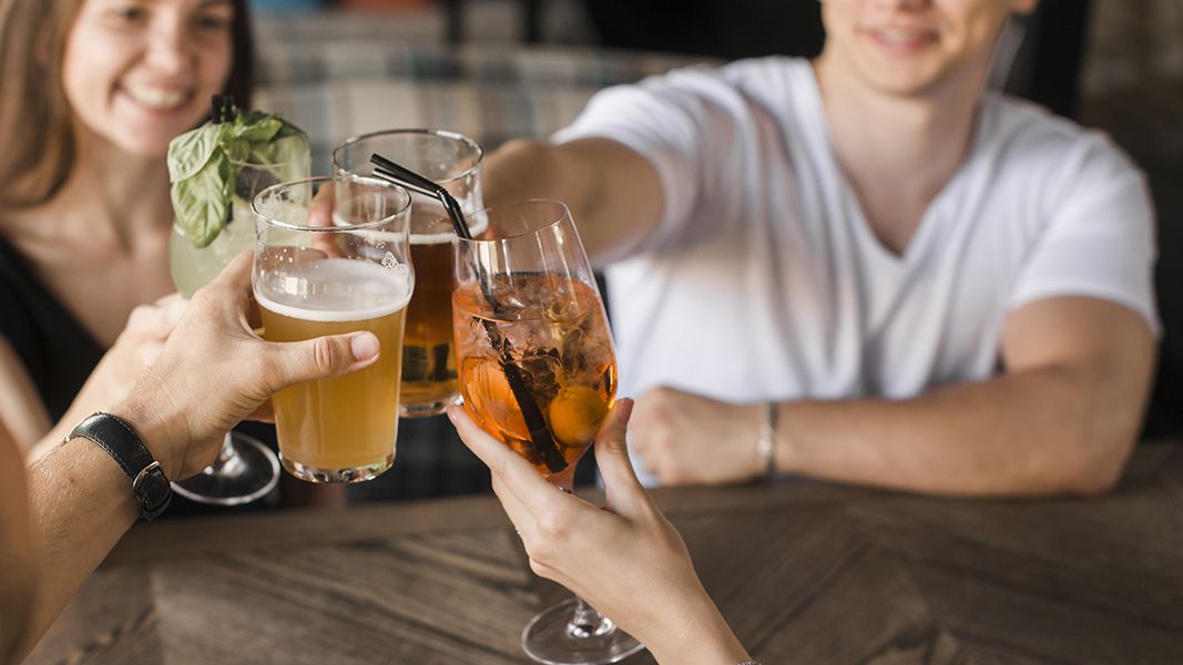 Los riesgos de beber en exceso durante la juventud