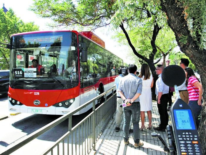 Buses eléctricos disminuyen casi a la mitad el ruido al interior de la máquina