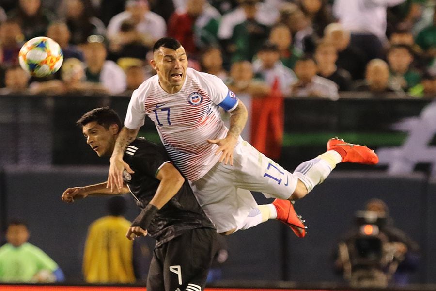 Alarma en la Roja: Gary Medel sufrió grave lesión en el Besiktas