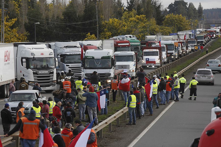 LOS ANGELES: Camioneros paralizados en la Ruta 5