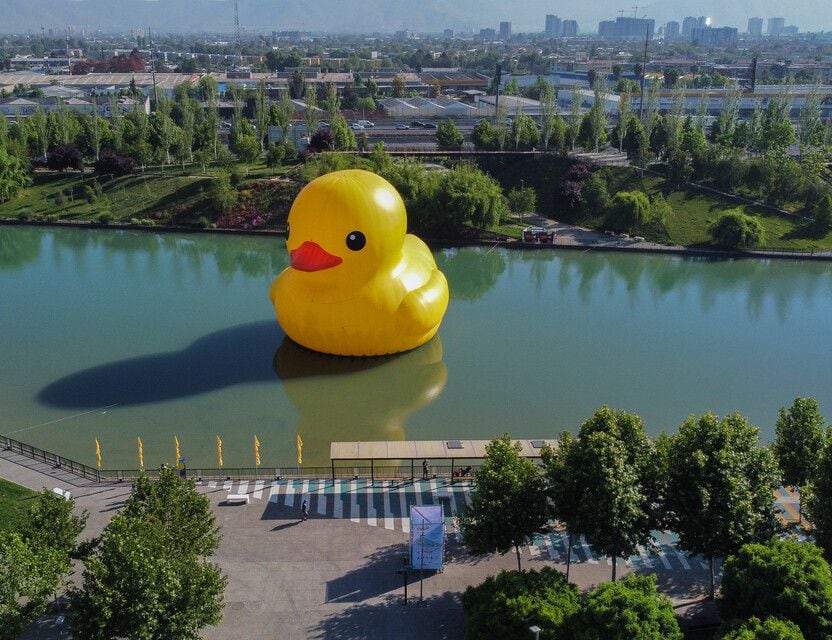 Volvió el "pato de hule gigante" a Quinta Normal