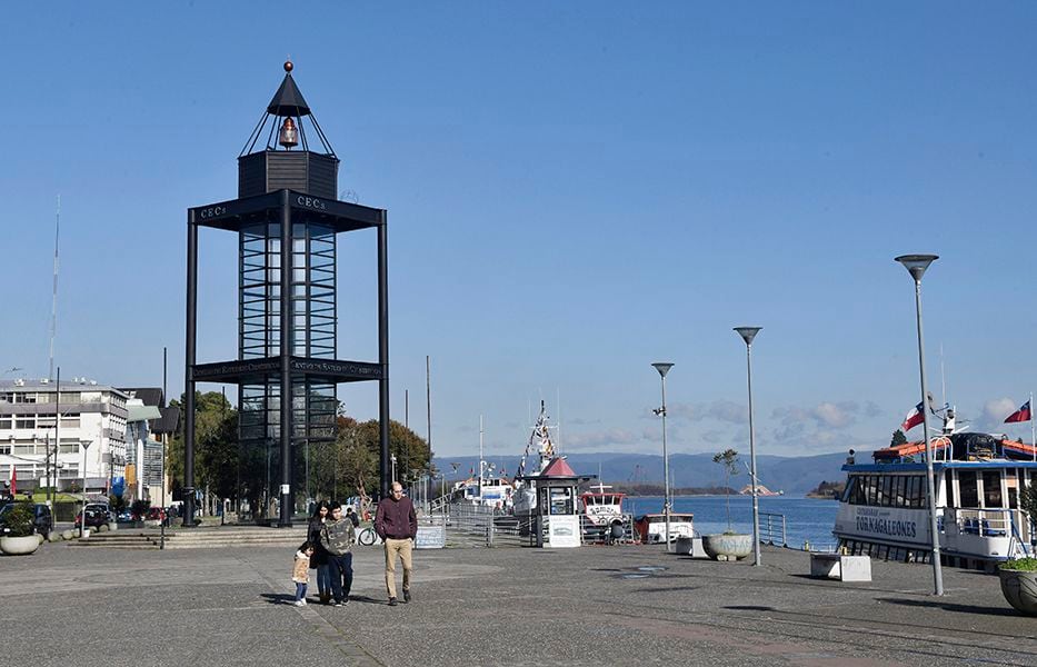 VALDIVIA: Calles vacías en un 21 de Mayo