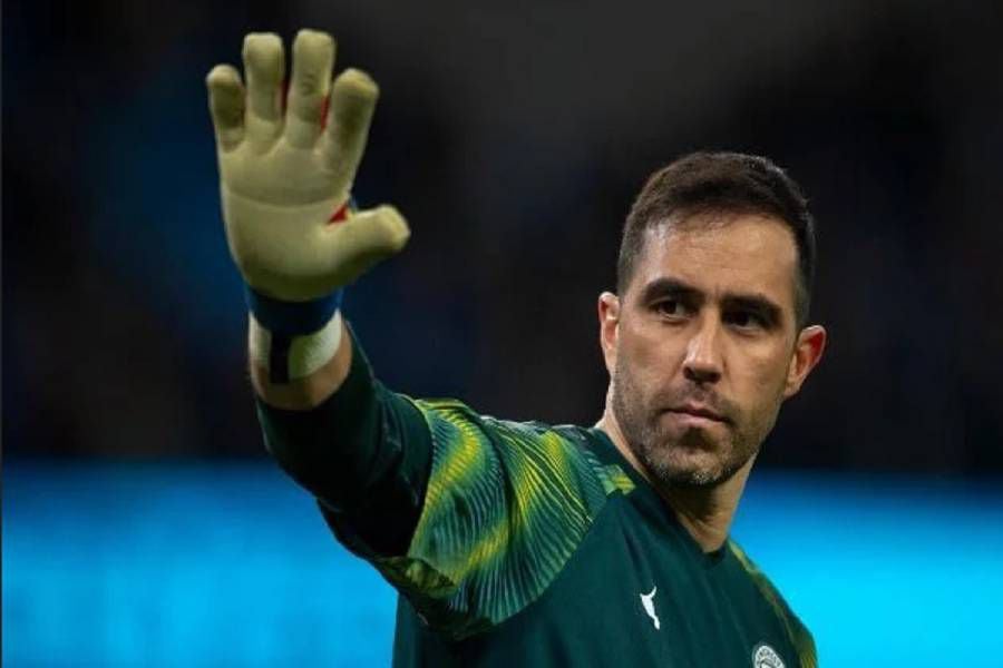 Ingleses avisan que Claudio Bravo no continuará en el Manchester City