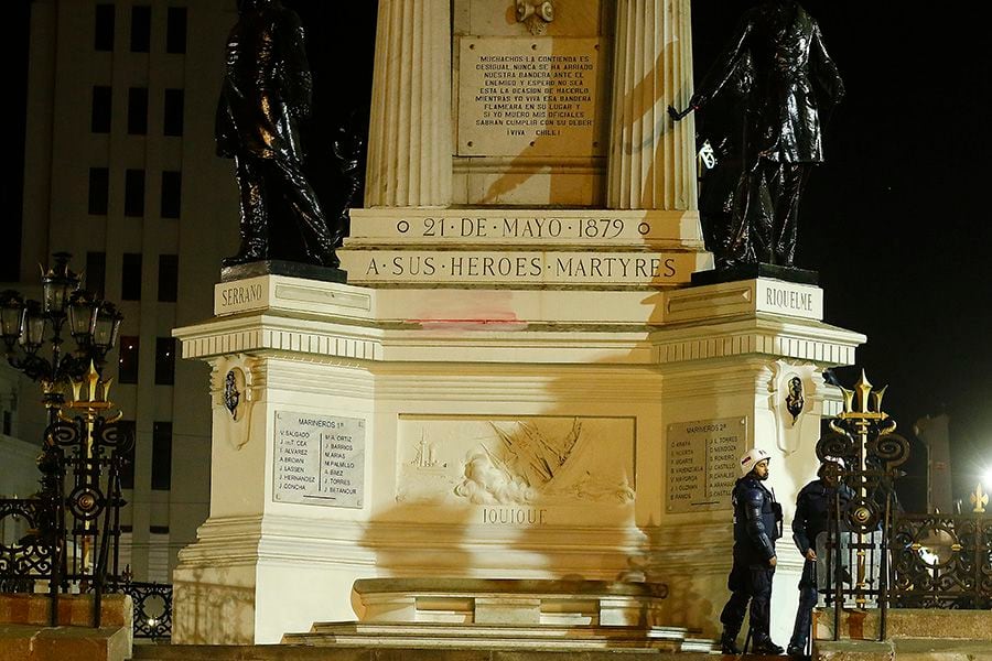 VALPARAISO: Dañan monumento a los Heroes de Iquique