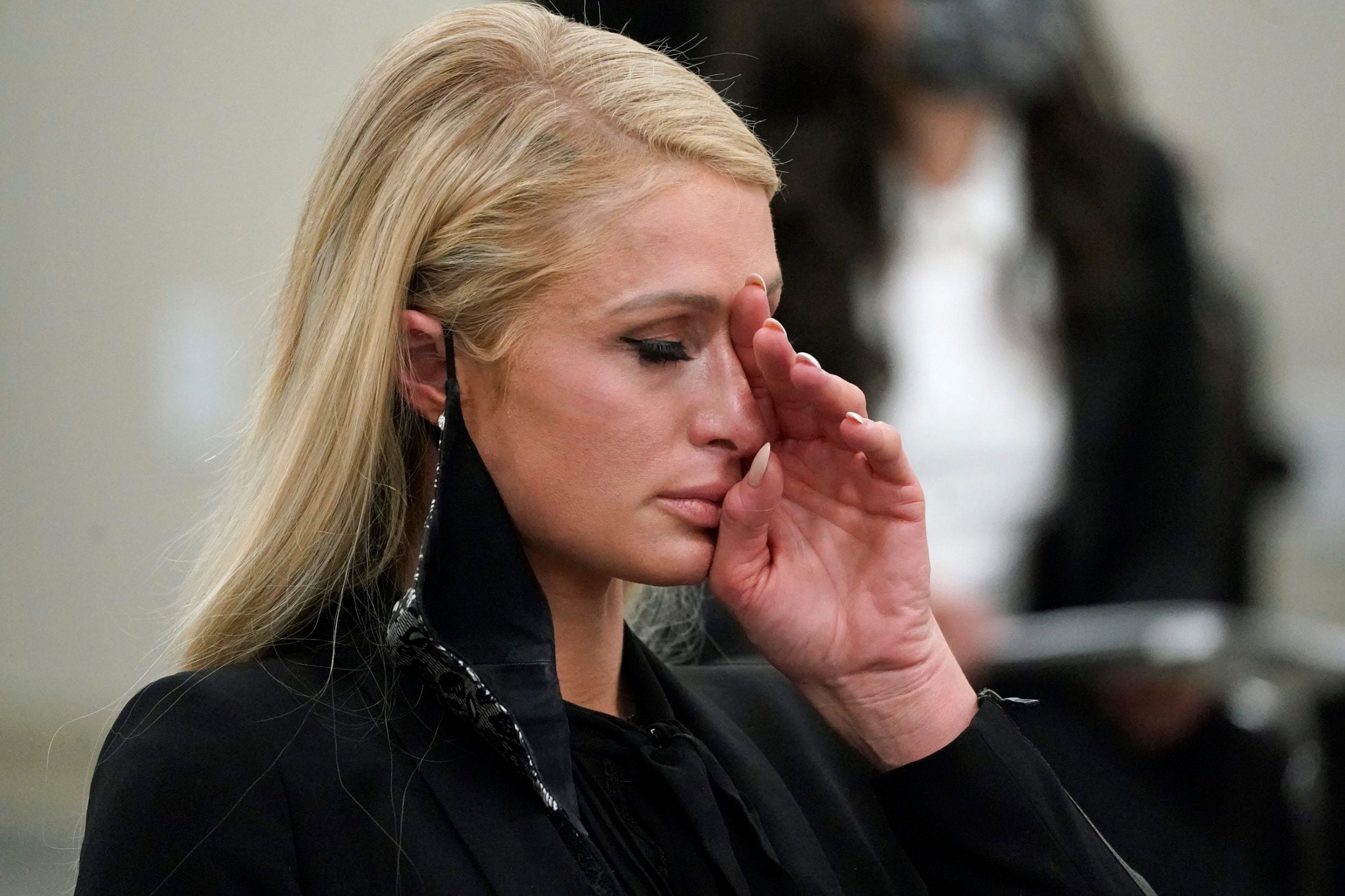 Paris Hilton denuncia que fue abusada a los 16 años: "Era solo una niña y me sentía violada todos los días"