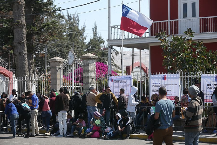 Gobierno dejará  entrar al país a venezolanos sin visa