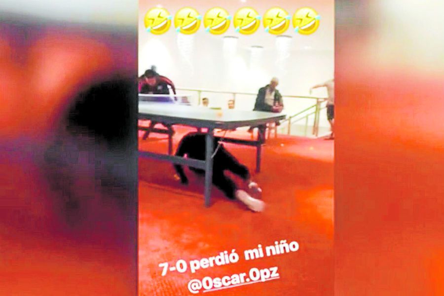 Óscar Opazo acabó debajo de la mesa por "zapatero"