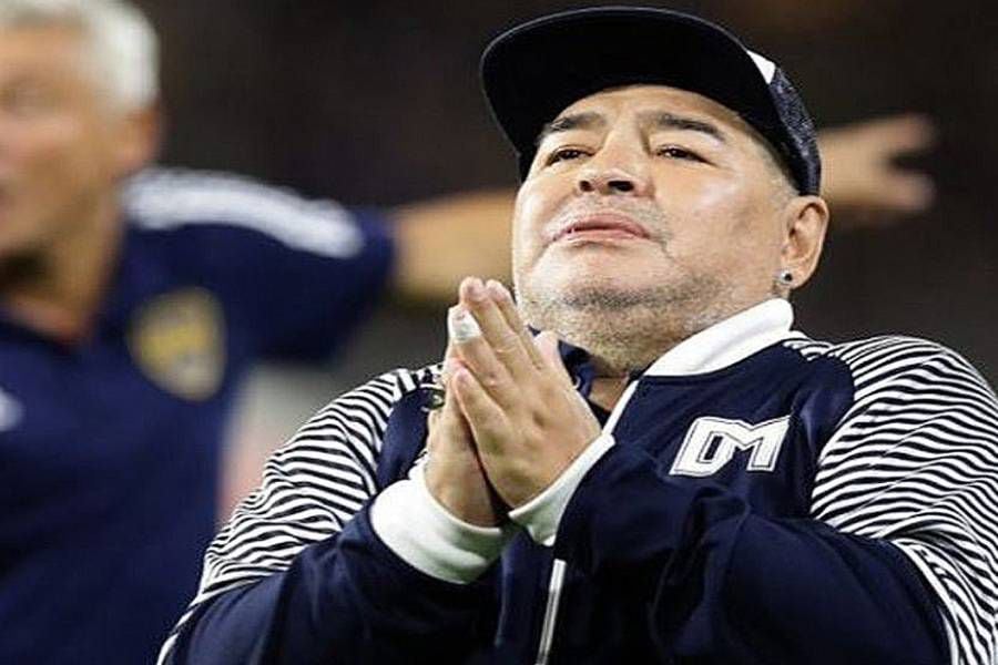 Duchas a manguerazos y pastillas con alcohol: filtran dramáticos detalles de los últimos días de Maradona