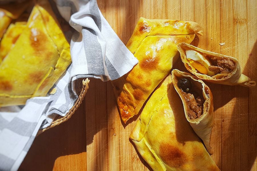 El "18" a la vuelta de la esquina: eligen las 12 mejores empanadas de Santiago en 2021