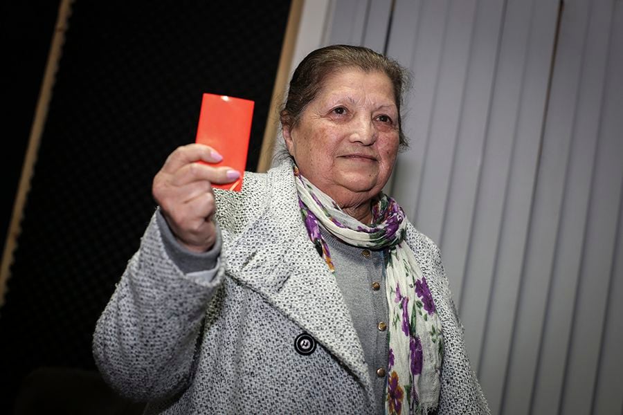 Mamá del árbitro Eduardo Gamboa descarta que sea colocolino