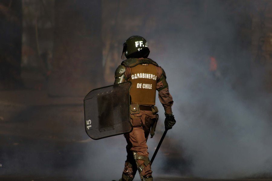 Carabinero que agredió a manifestantes dijo haber sufrido "pérdida temporal de razonamiento"