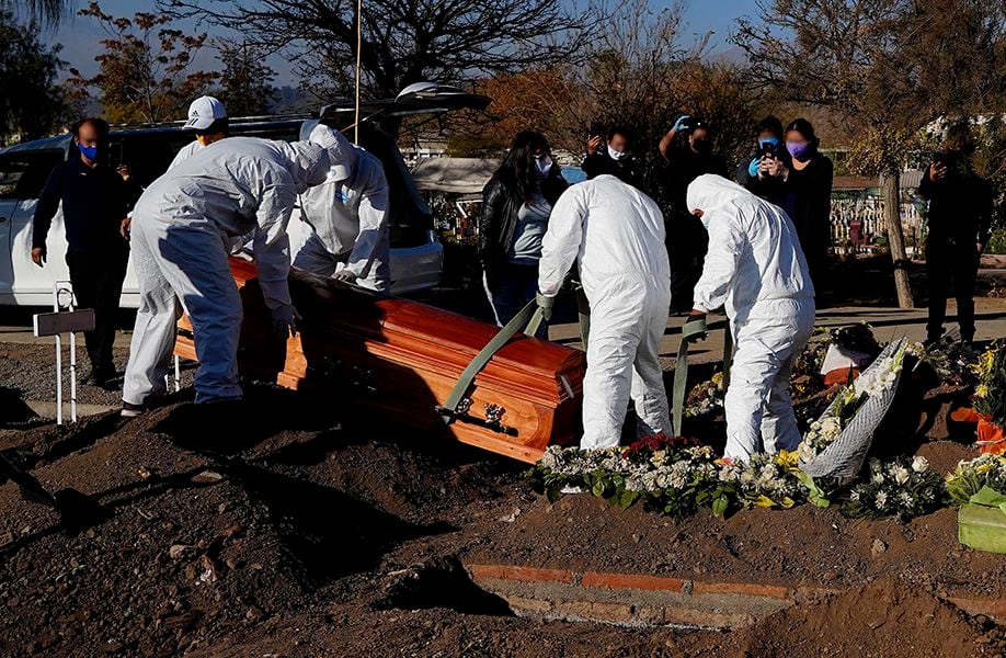 El trabajo de los sepultureros del Cementerio General en tiempo de Pandemia