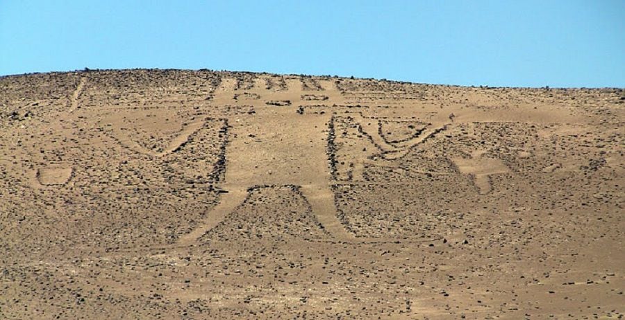 Turistas rusos son formalizados por pisar el Gigante de Tarapacá