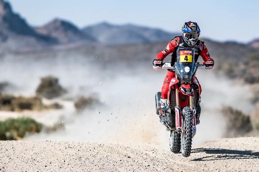 Ignacio Cornejo saca la cara en el Dakar: confirmó liderato en motos