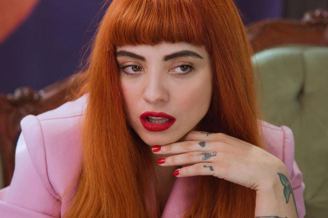 "Me extrañaba": Mon Laferte sorprende estrenando nuevo look en pleno embarazo