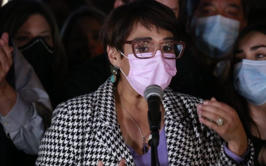 "El miedo cambió de bando": Karina Oliva acepta derrota tras triunfo de Orrego como Gobernador de la RM