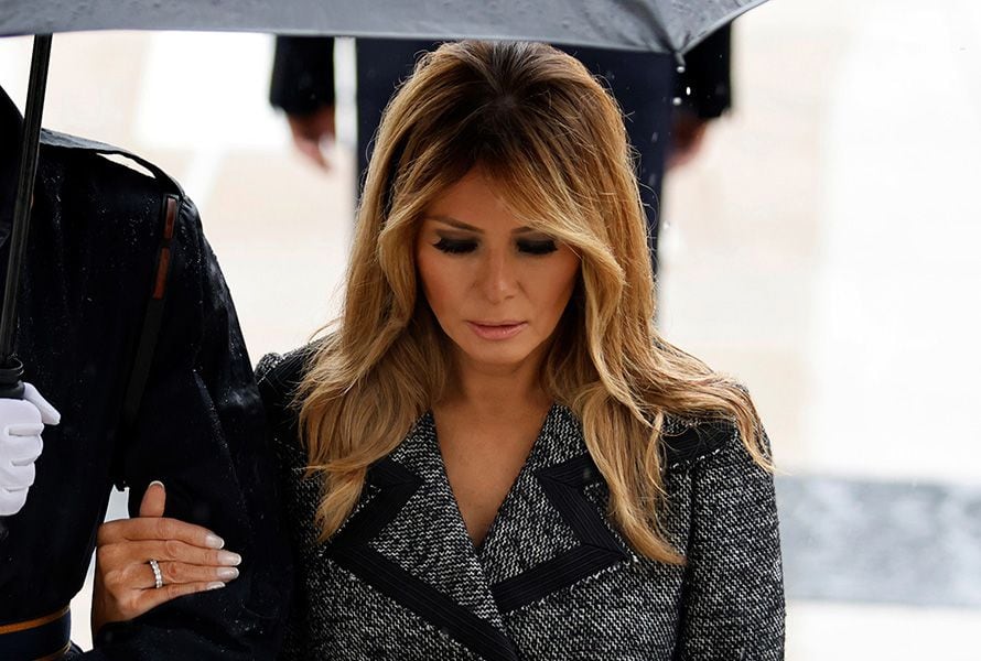 Melania cuenta los minutos para tirarle el anillo por la peluca a Donald Trump