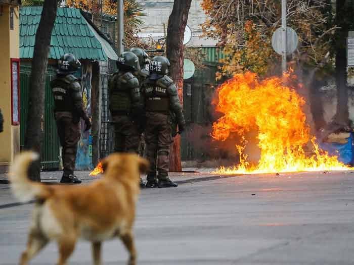 Sujeto que lanzó bomba molotov a carabineros fue condenado a tres años de cárcel