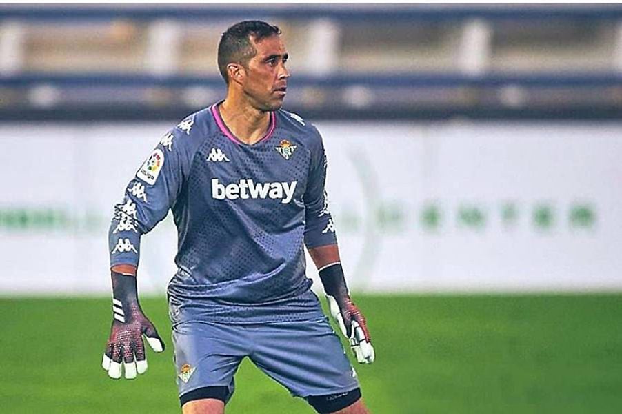 Bravo: "Sin dos años de contrato en un club, mi carrera se acababa en el Manchester City"