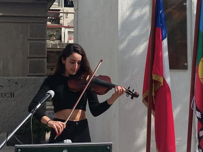 [Video] Violinista emocionó a hinchas con himno de Colo Colo en ceremonia de aniversario