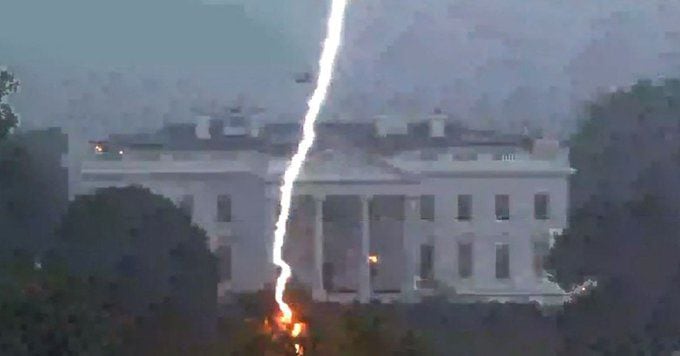 Relámpago en Casa Blanca