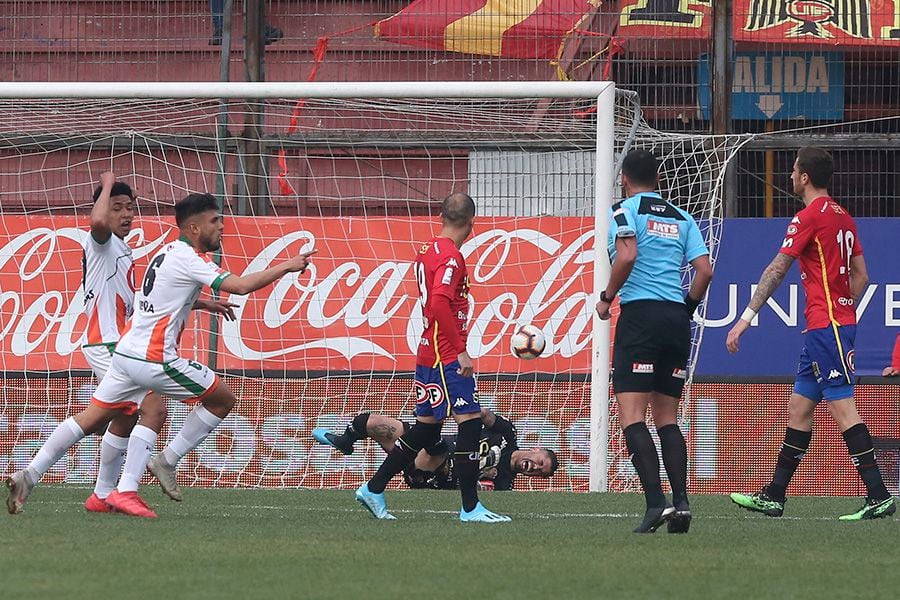 Cobresal sorprendió a la Unión y escapó de la zona roja