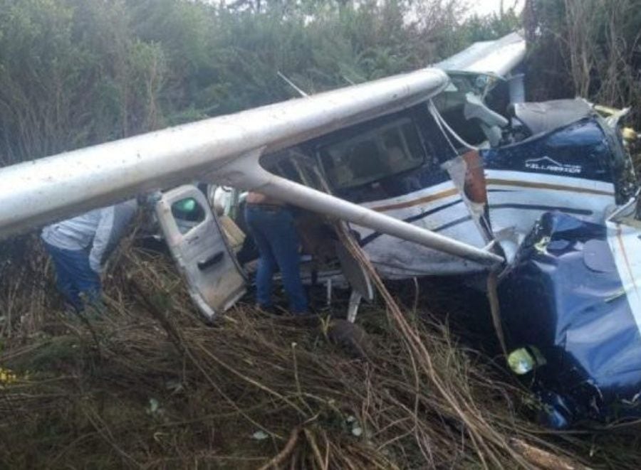 Habría heridos: cayó avioneta con 5 tripulantes en Tirúa