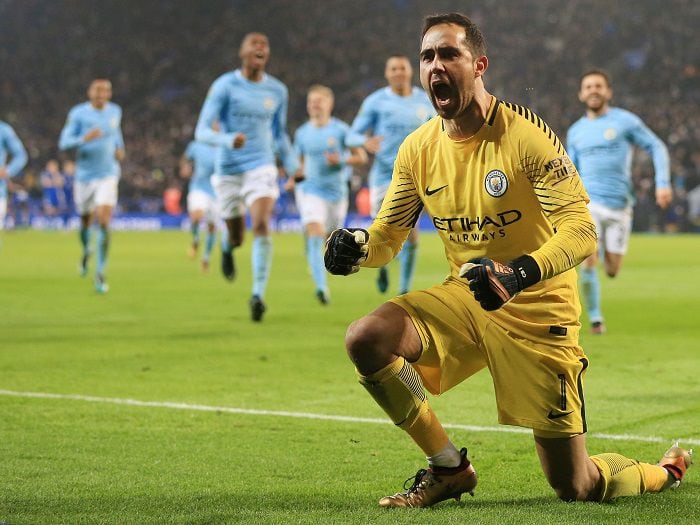 Nery Pumpido: "Claudio Bravo tiene cinco años más en la elite del fútbol"