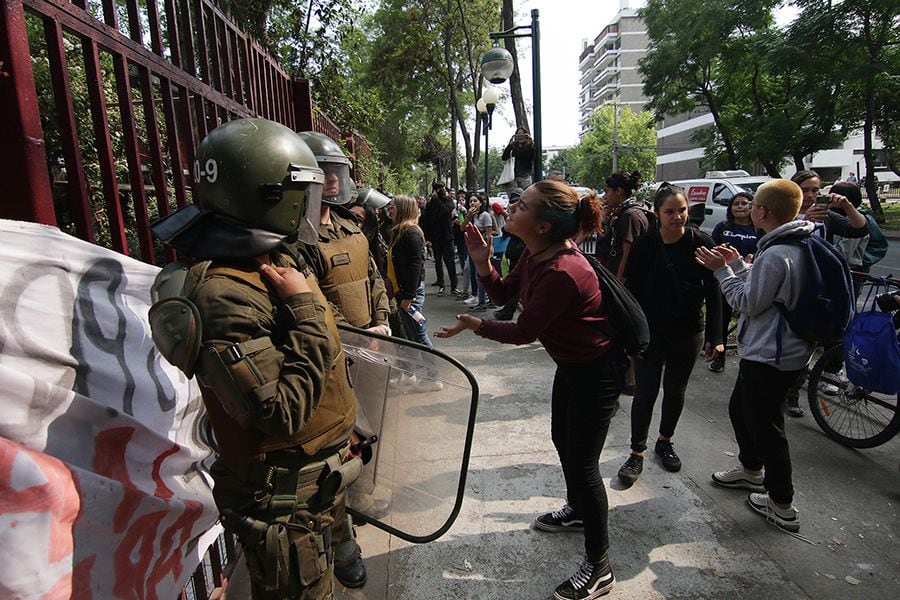 Jóvenes se retiran del Colegio Republica de Siria tras ser suspendida la PSU en el establecimiento