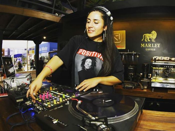 Otra chilena en el "Red Bull Batalla de los Gallos": DJ Atenea pinchará los discos en la final