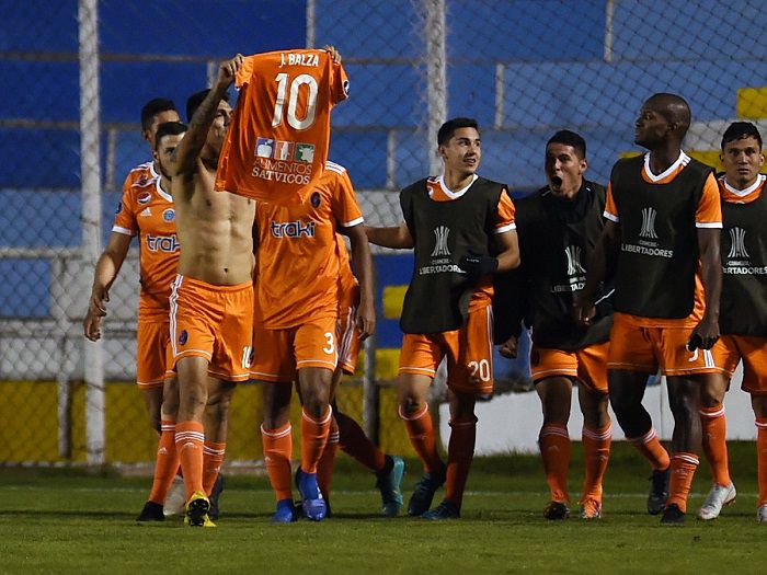 Héctor Tapia lo pasa mal: Quedó eliminado de la Libertadores en el último minuto