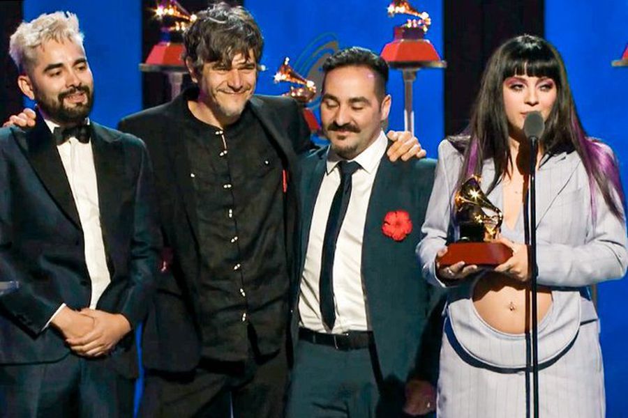 De Mon Laferte a Bad Bunny: los ganadores de los Grammy Latinos en las principales categorías