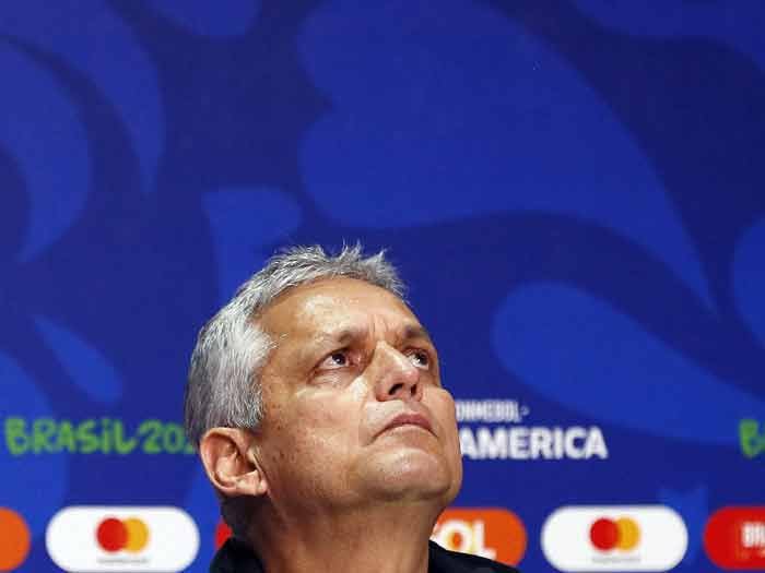 Reinaldo Rueda trabaja a contrarreloj para arreglar el camarín de la Roja