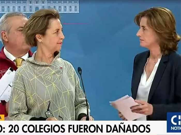 [Video] Ministra Cubillos y su incómodo silencio ante la prensa