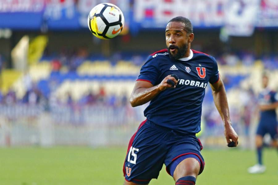 Jean Beausejour pone el pecho a las balas por los jóvenes de la "U"