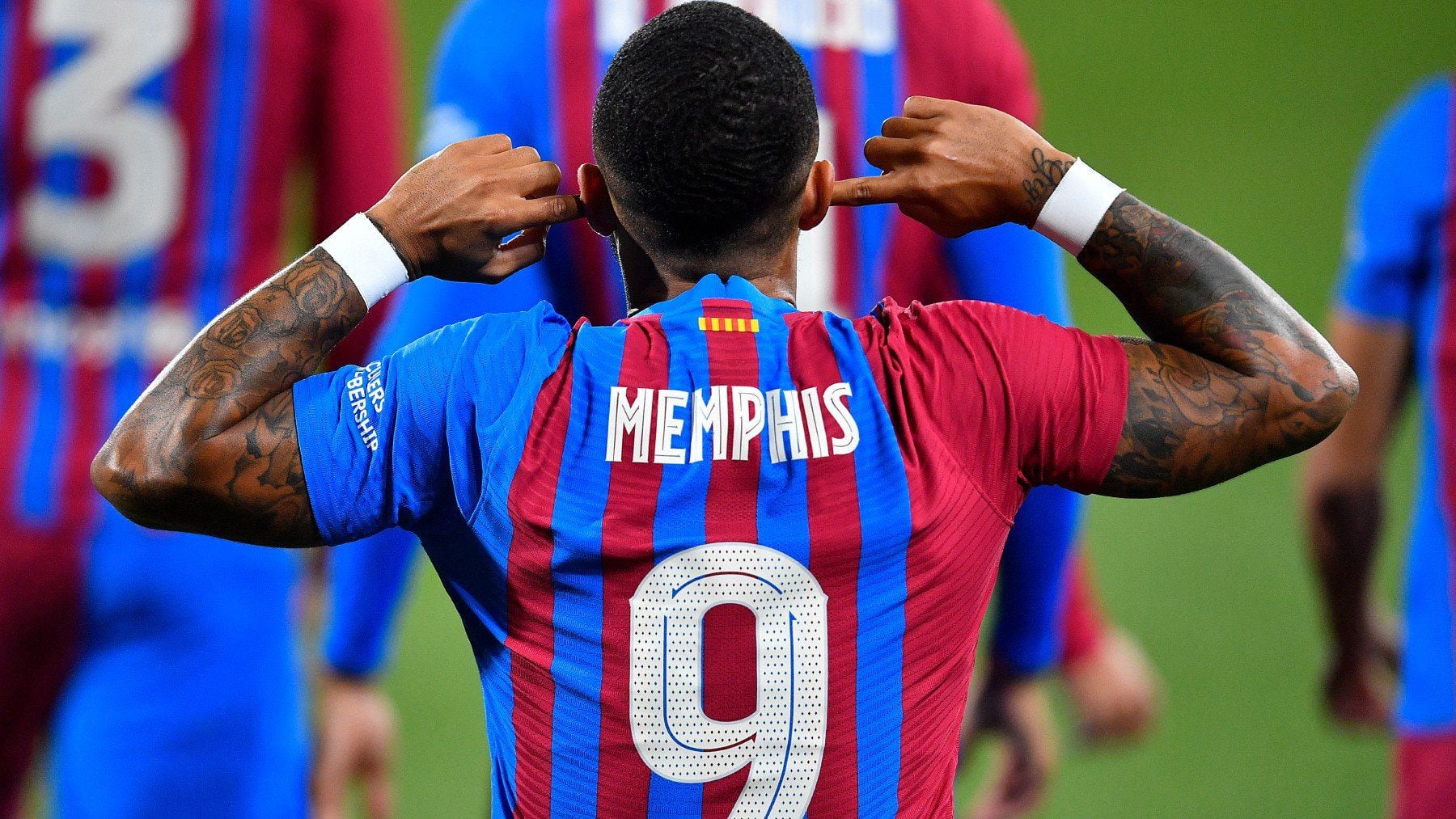 Samuel Eto'o le pone fichas a Memphis Depay: cree que será el nuevo líder del Barcelona