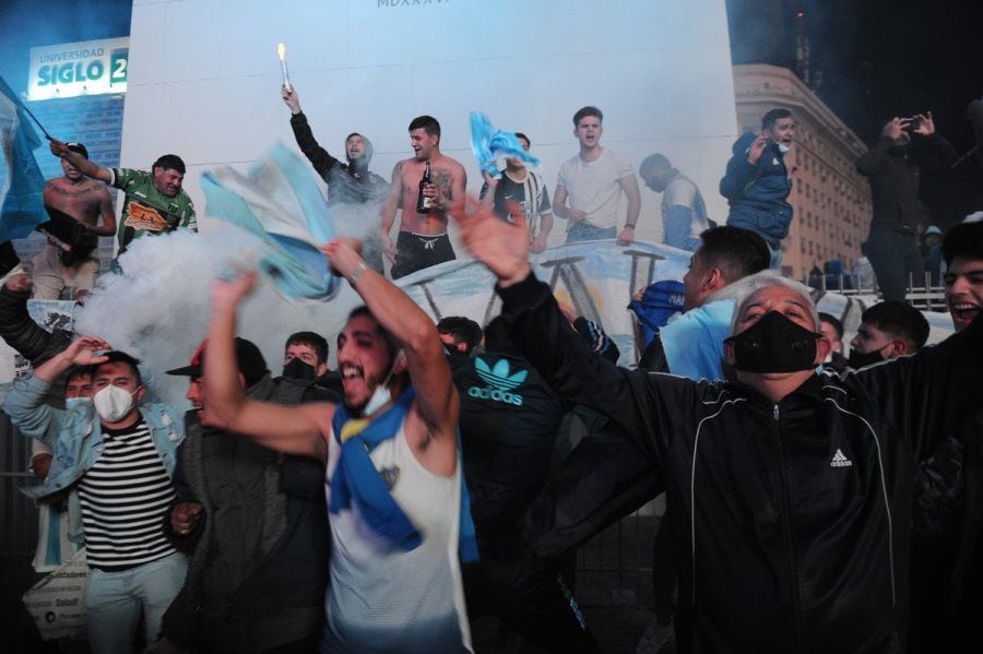 ¿Y la pandemia?: Hinchas repletaron las calles de Argentina tras coronarse campeones de la Copa América 2021