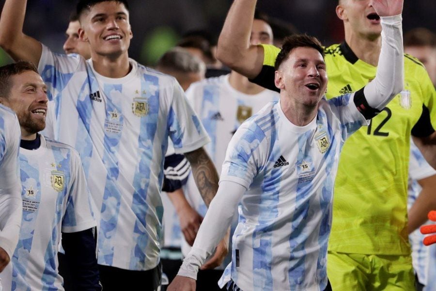 Messi, el rey: triplete para superar a Pelé y lágrimas tras el triunfo argentino