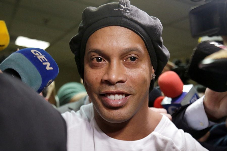 FILE PHOTO: Ronaldinho leaves Paraguay's Supreme Court after testifying in Asuncion