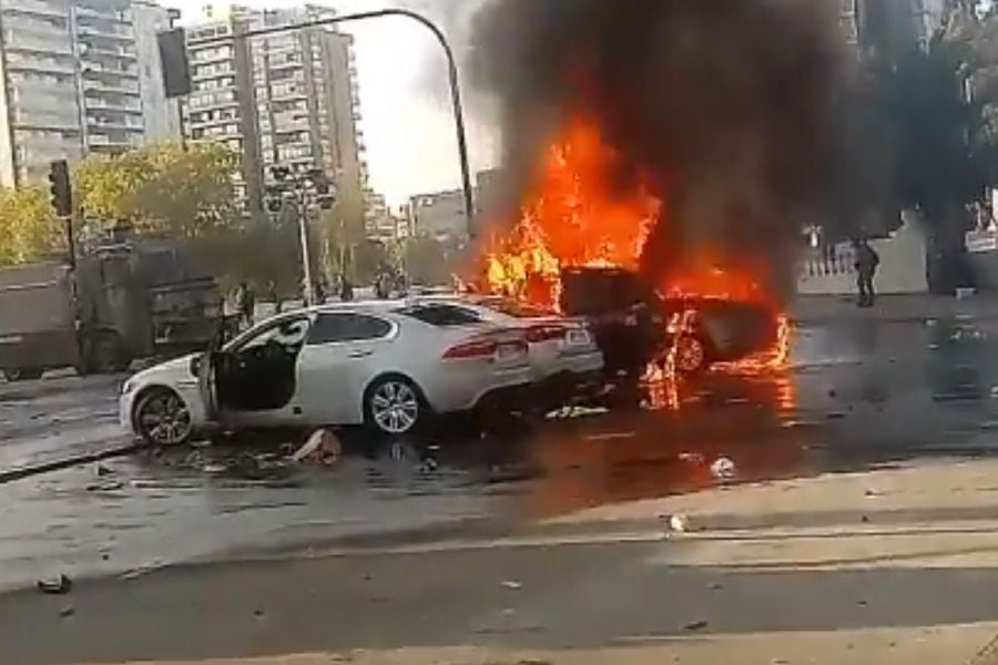 Festival de Viña: Incendian autos a las afueras del Hotel O'Higgins