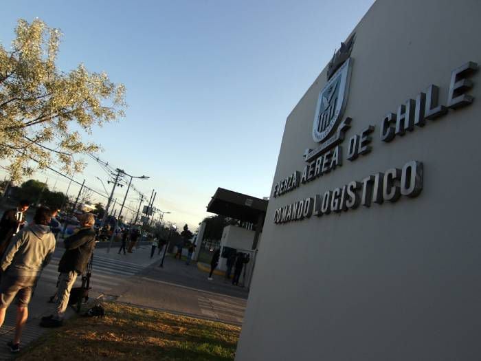 Continúa la búsqueda del avión de la Fach siniestrado