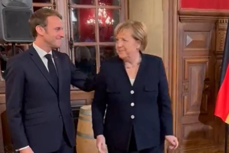 "¡A quién no le ha pasado!": el tímido abrazo de despedida entre Merkel y Macron