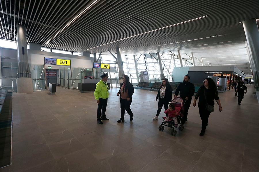 Autoridades inauguran el espig—n ÒEÓ del Aeropuerto Arturo Merino Ben’tez