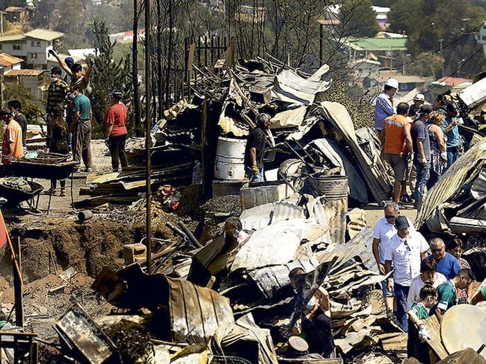 "No habíamos visto este nivel de intencionalidad": Ministro Walker se refiere a los incendios en Valparaíso