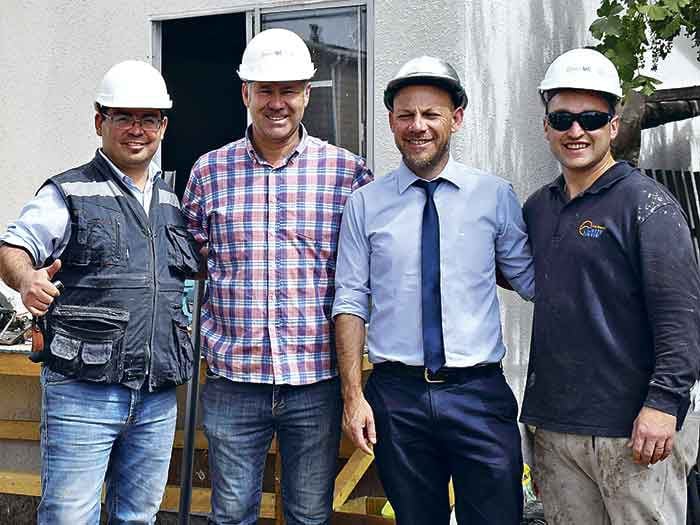 En Duoc UC están de cabeza construyendo casas en Cerro Navia