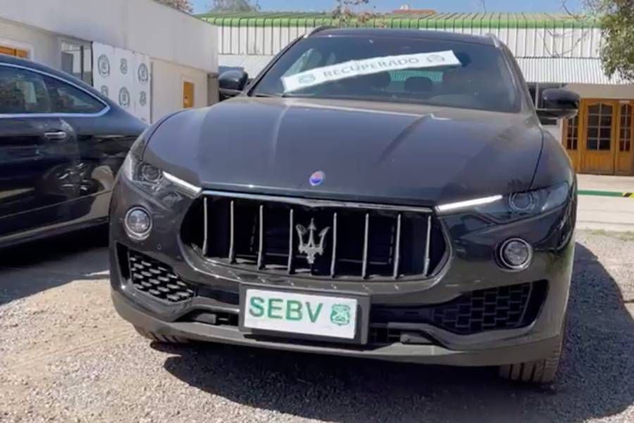 Carabineros recuperó Maserati robado a adulto mayor en Recoleta